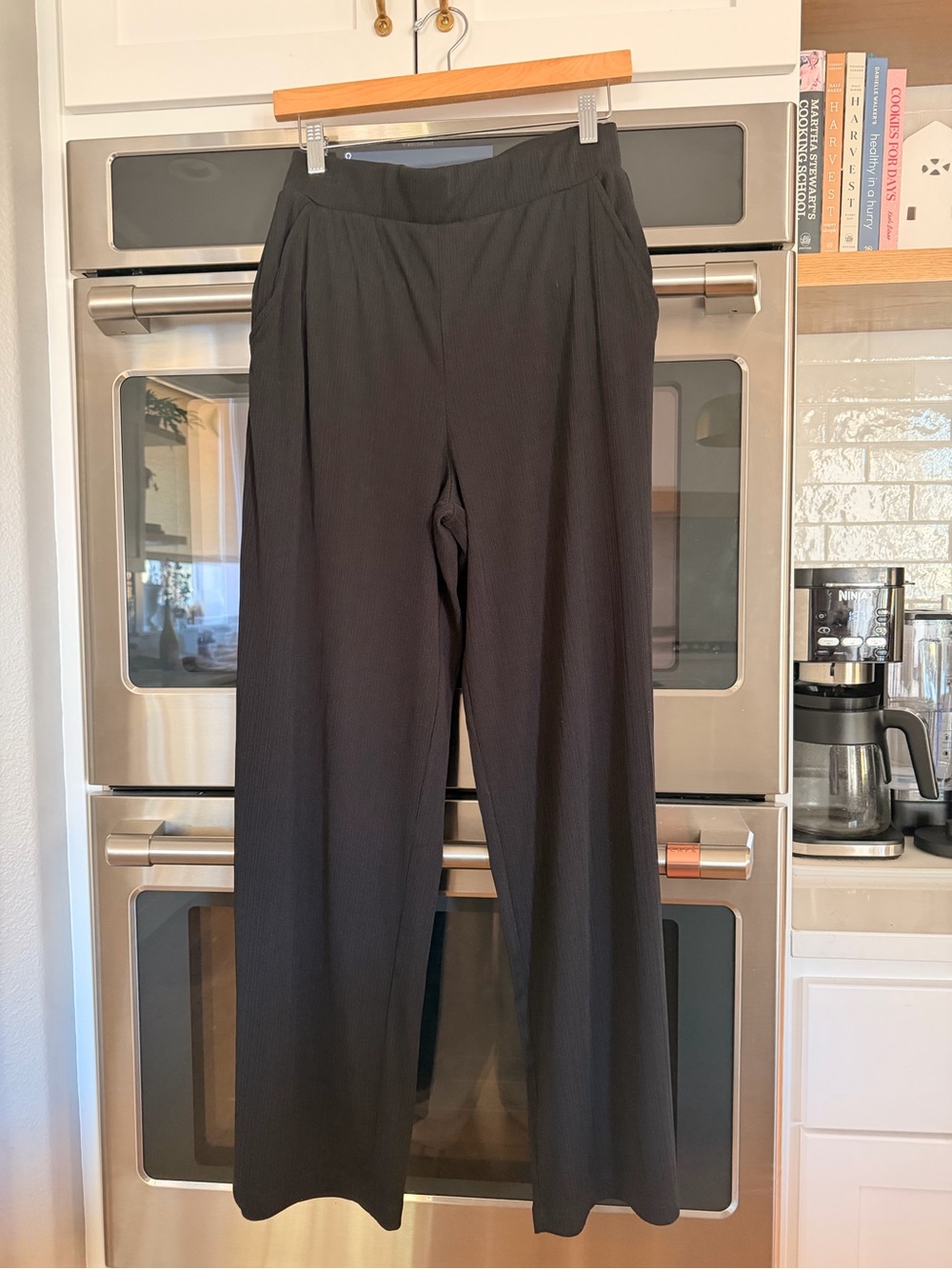 Women's Black Wide-Leg Pull-On Pants
